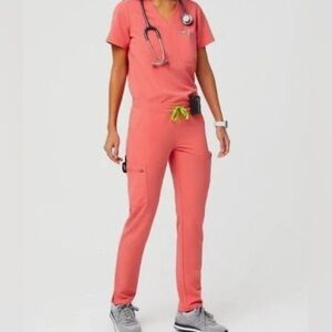 Figs Hot Coral Scrub Set